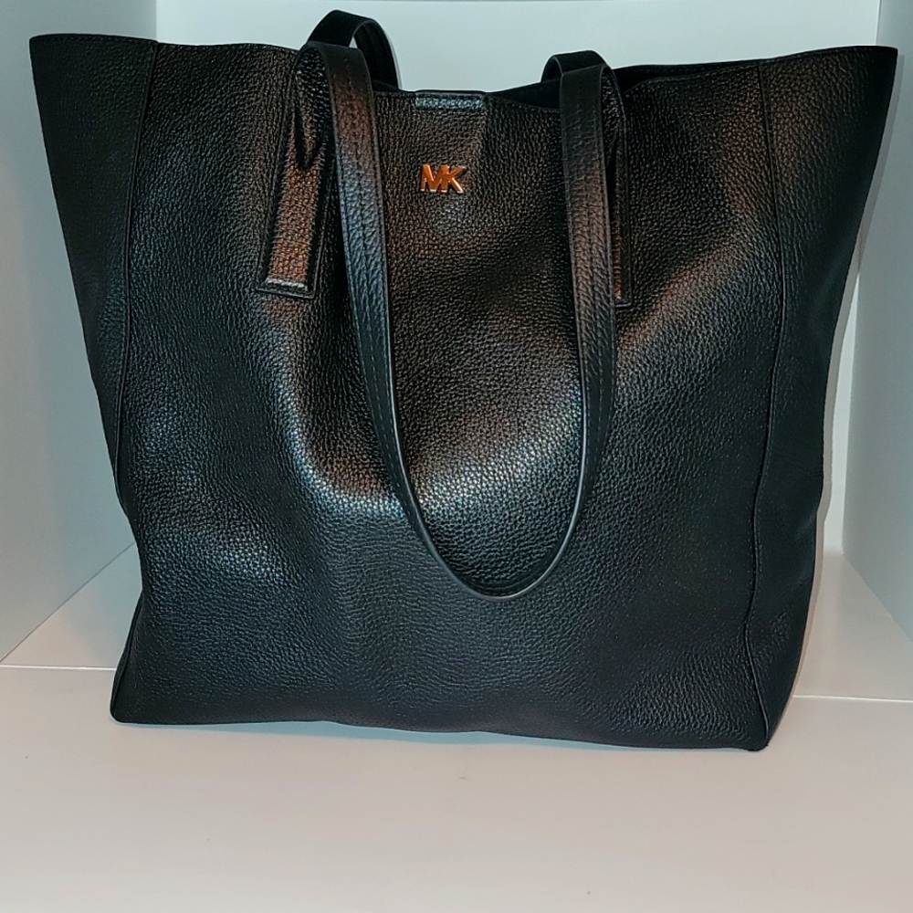 Like New! Michael Kors Junie tote